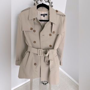 Brooks Brothers short trench coat in size 6P.
